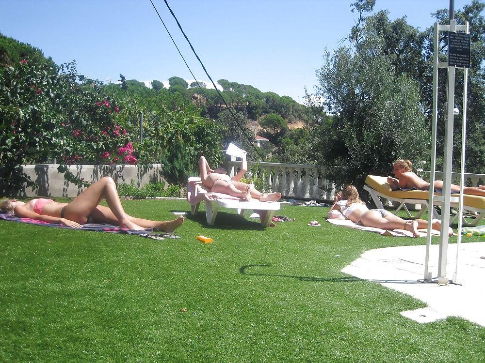 25P Teengirls in the pool