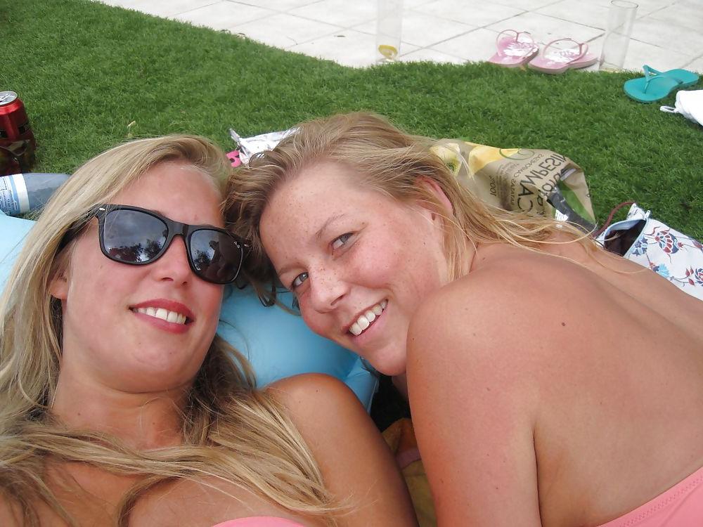 25P Teengirls in the pool