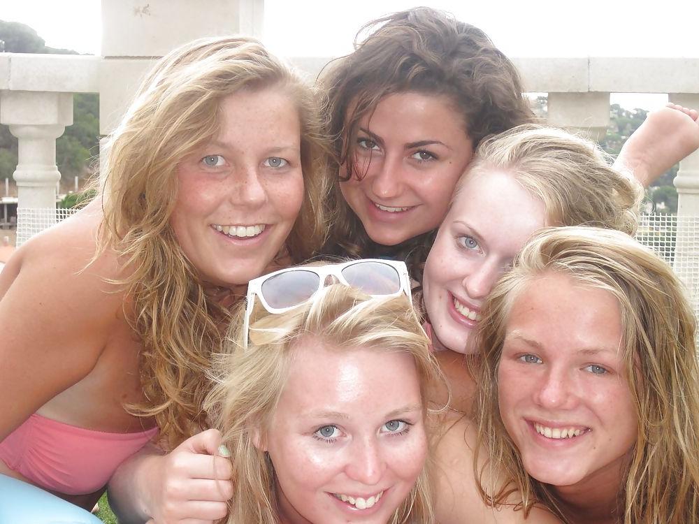 25P Teengirls in the pool