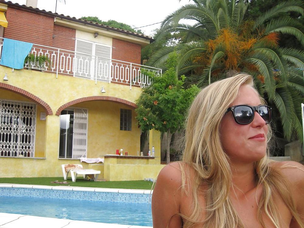 25P Teengirls in the pool
