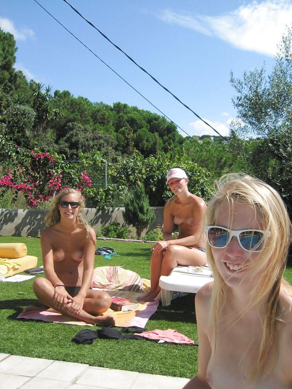25P Teengirls in the pool