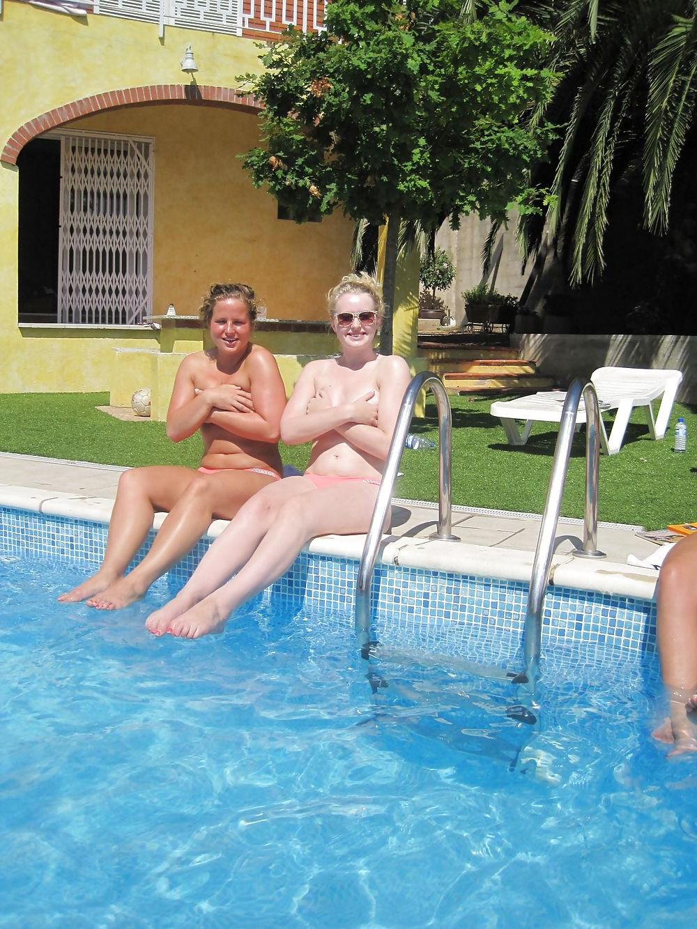 25P Teengirls in the pool