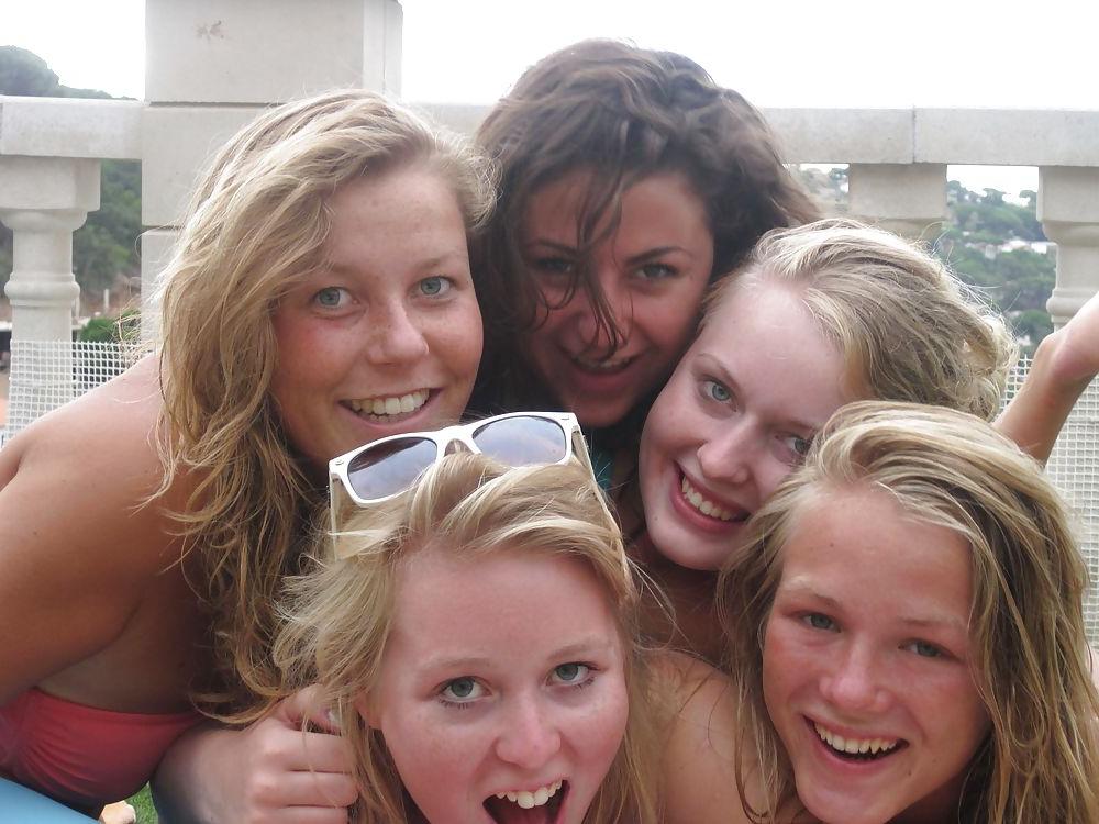 25P Teengirls in the pool