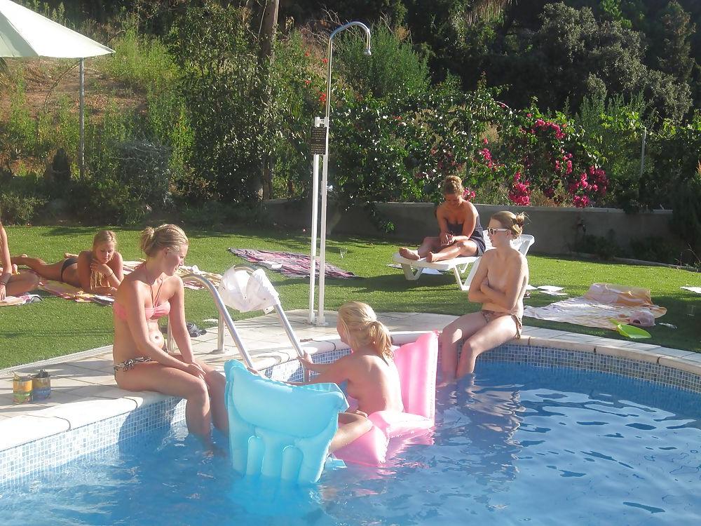 25P Teengirls in the pool