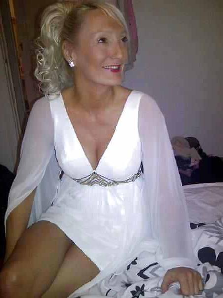9P Nice Mature and Milf