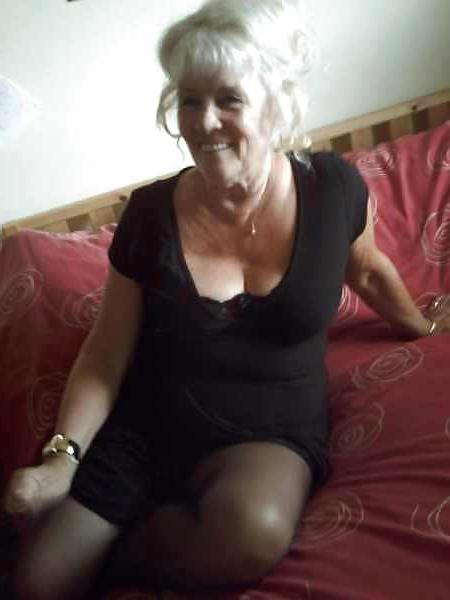 9P Nice Mature and Milf
