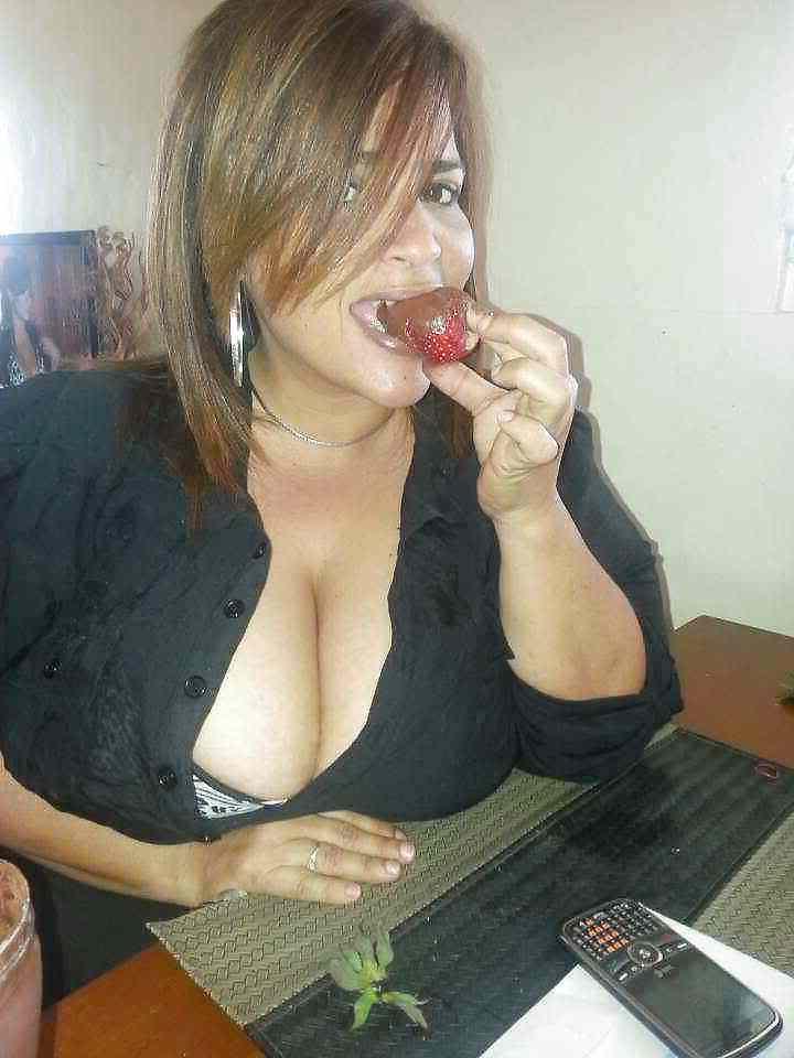 9P Nice Mature and Milf