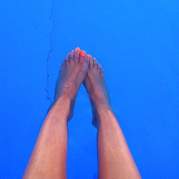 23P Woman with perfect legs # 1 Portuguese