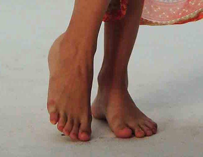 14P Celebrity feet (Selena Gomez)