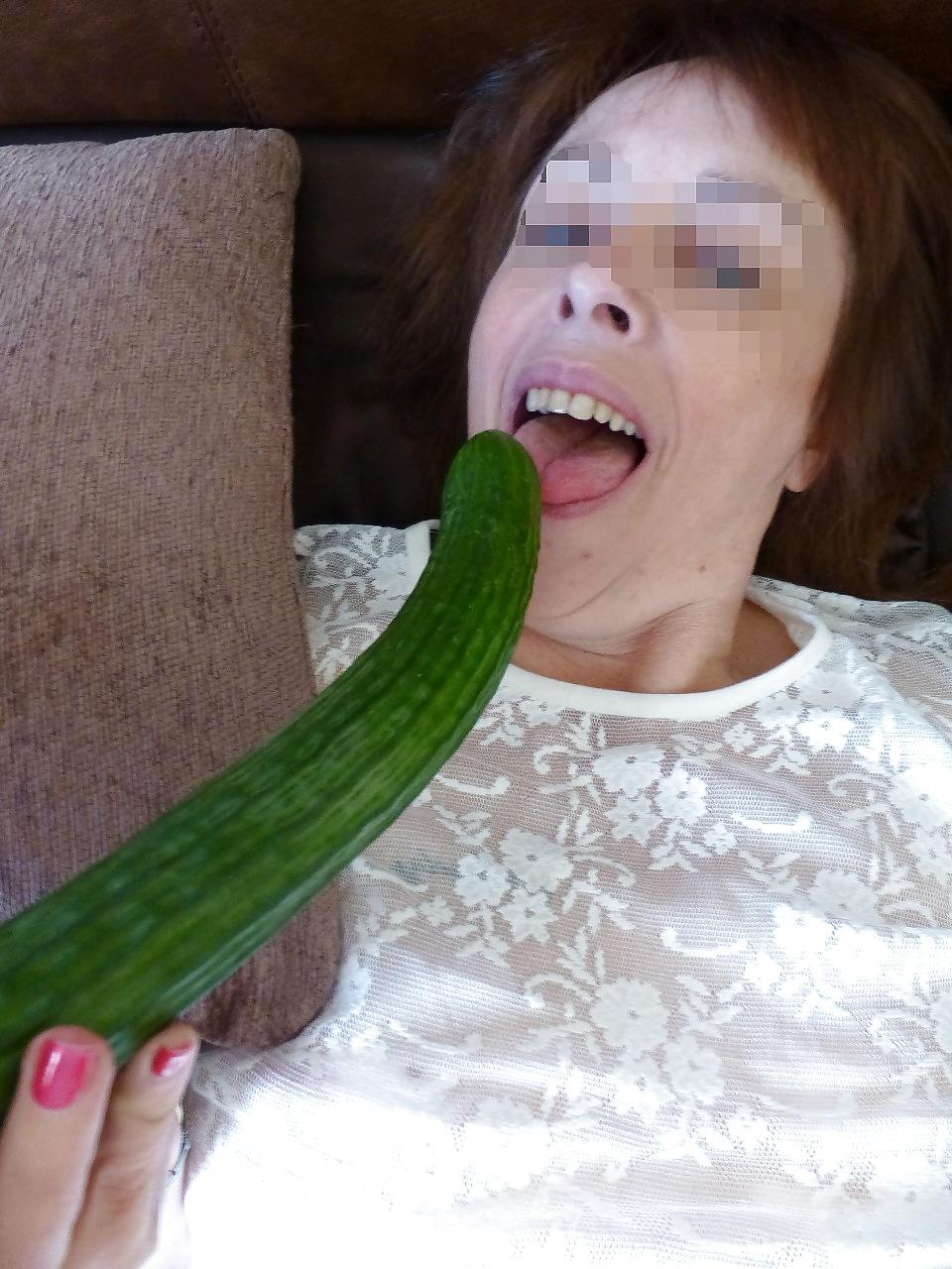 25P Incredible Mature Insertion