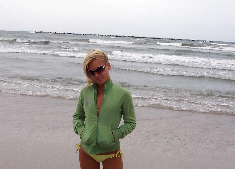 12P Italian girl: Carmela