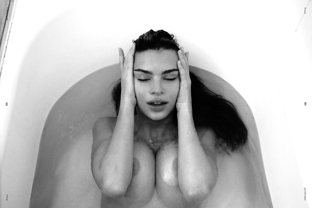 25P Emily Ratajkowski 