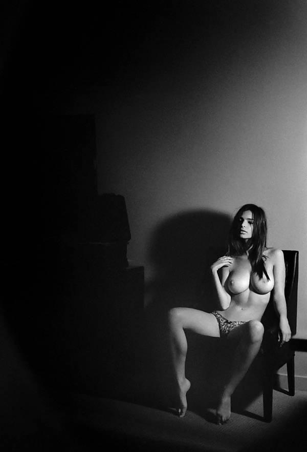25P Emily Ratajkowski 