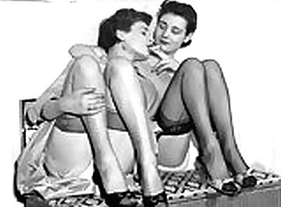 10P Vintage Lesbians Retro B&W