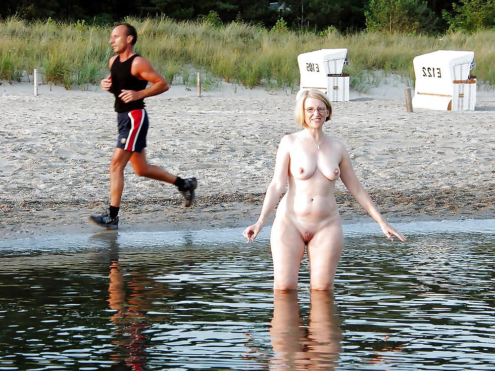 25P Naked pictures of your mom 9