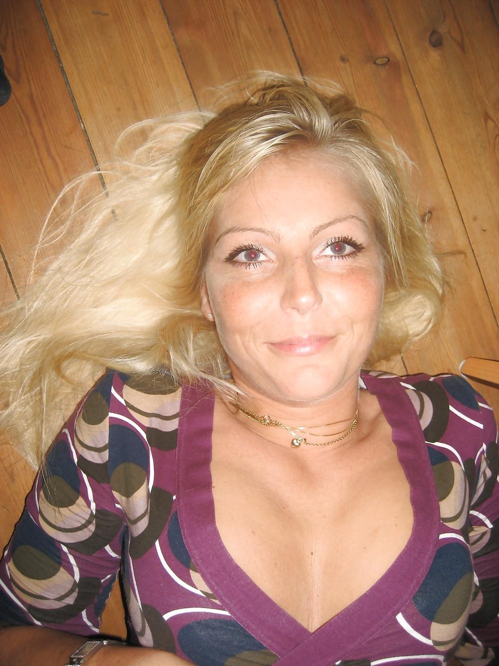 18P Hot Milf Simone