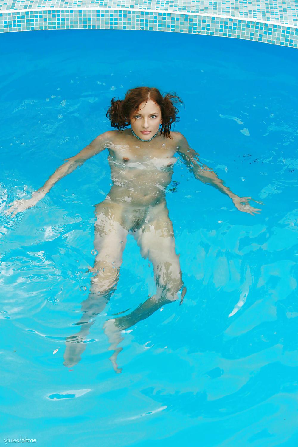 25P Vika At the pool