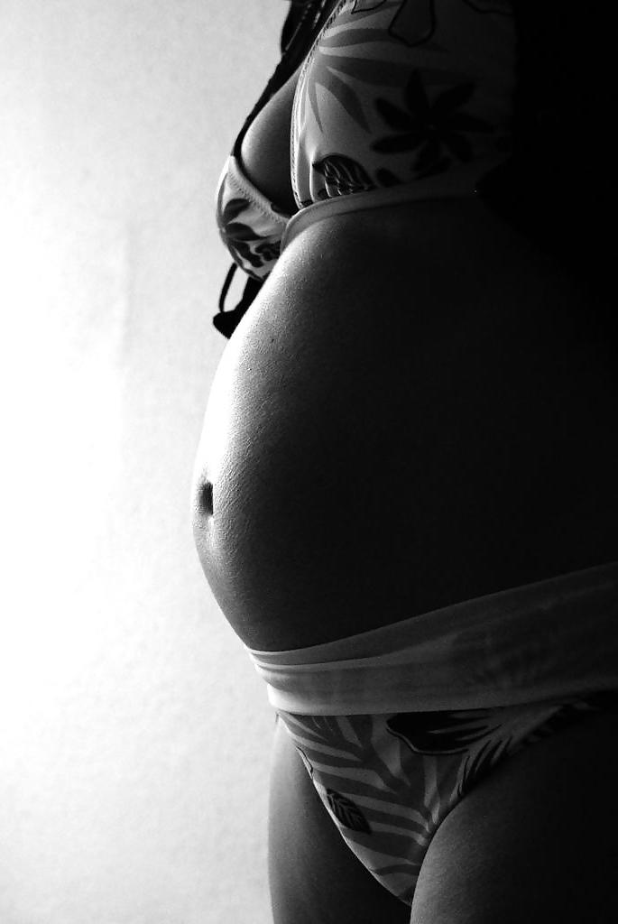 25P Some Images of  AMATEUR Pregnant Babe