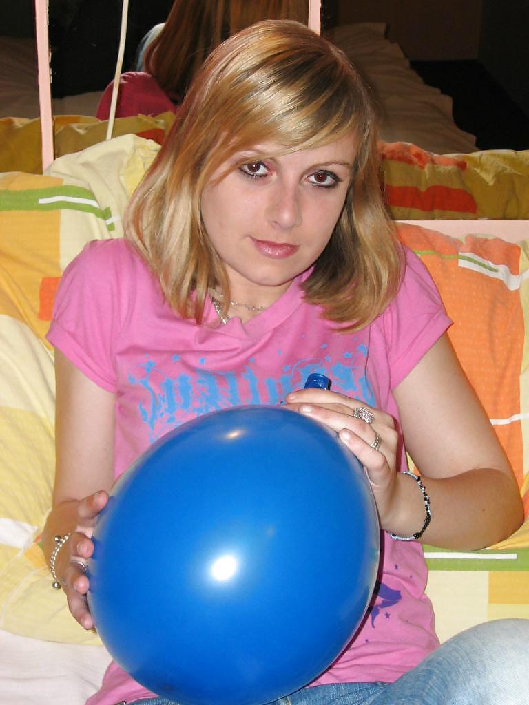 25P Balloon girls