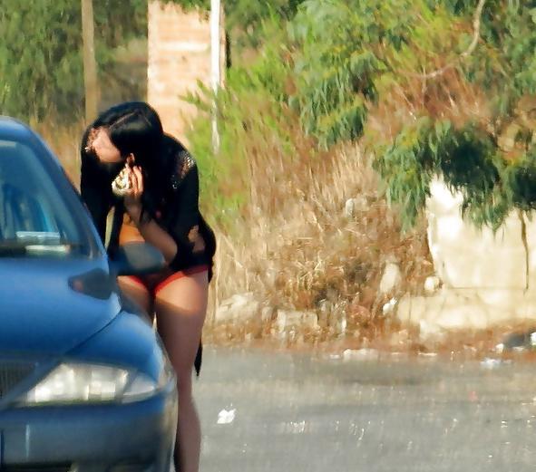 14P Italian Girls Working