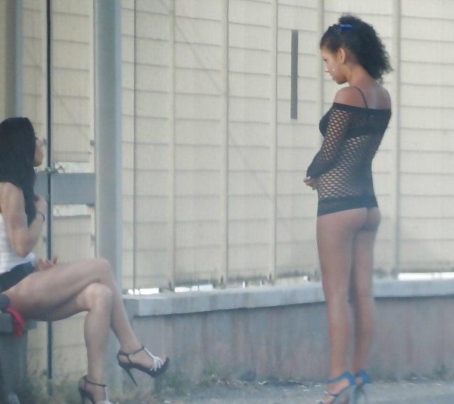 14P Italian Girls Working