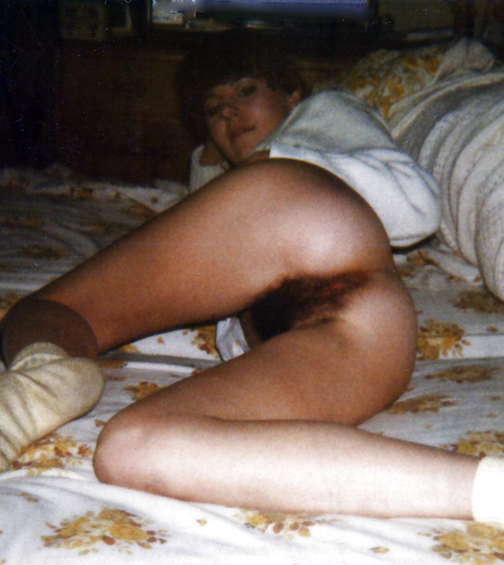 16P Vintage Polaroid Hairy Teen 