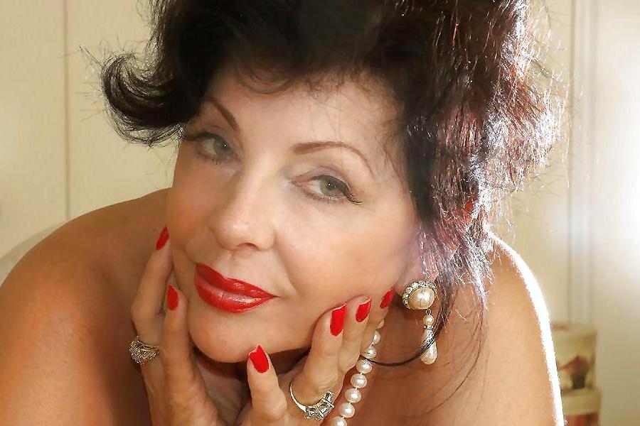 10P Exotic Mature Women 38