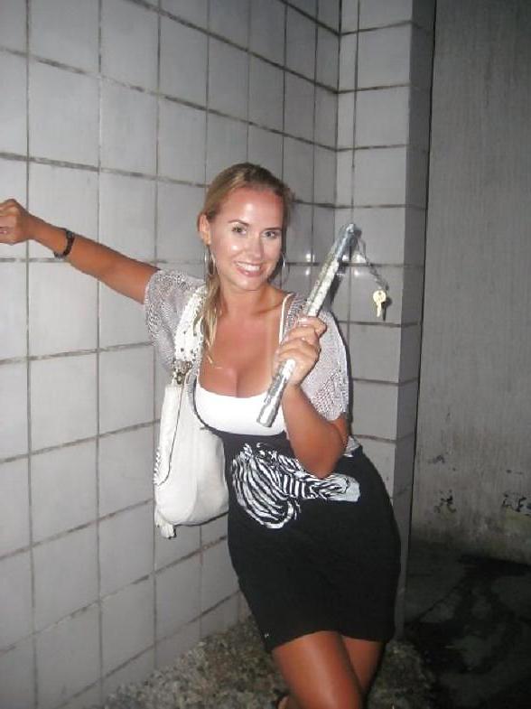 23P Italian women: azzura