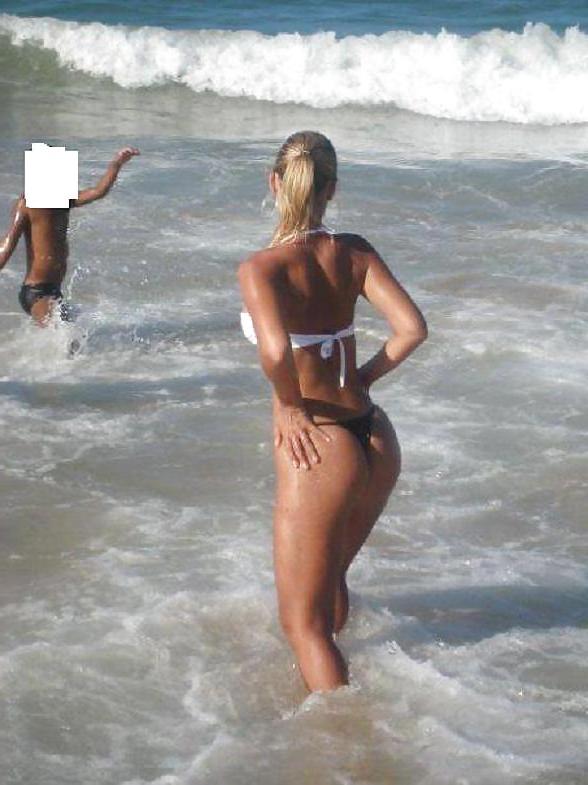 23P Italian women: azzura