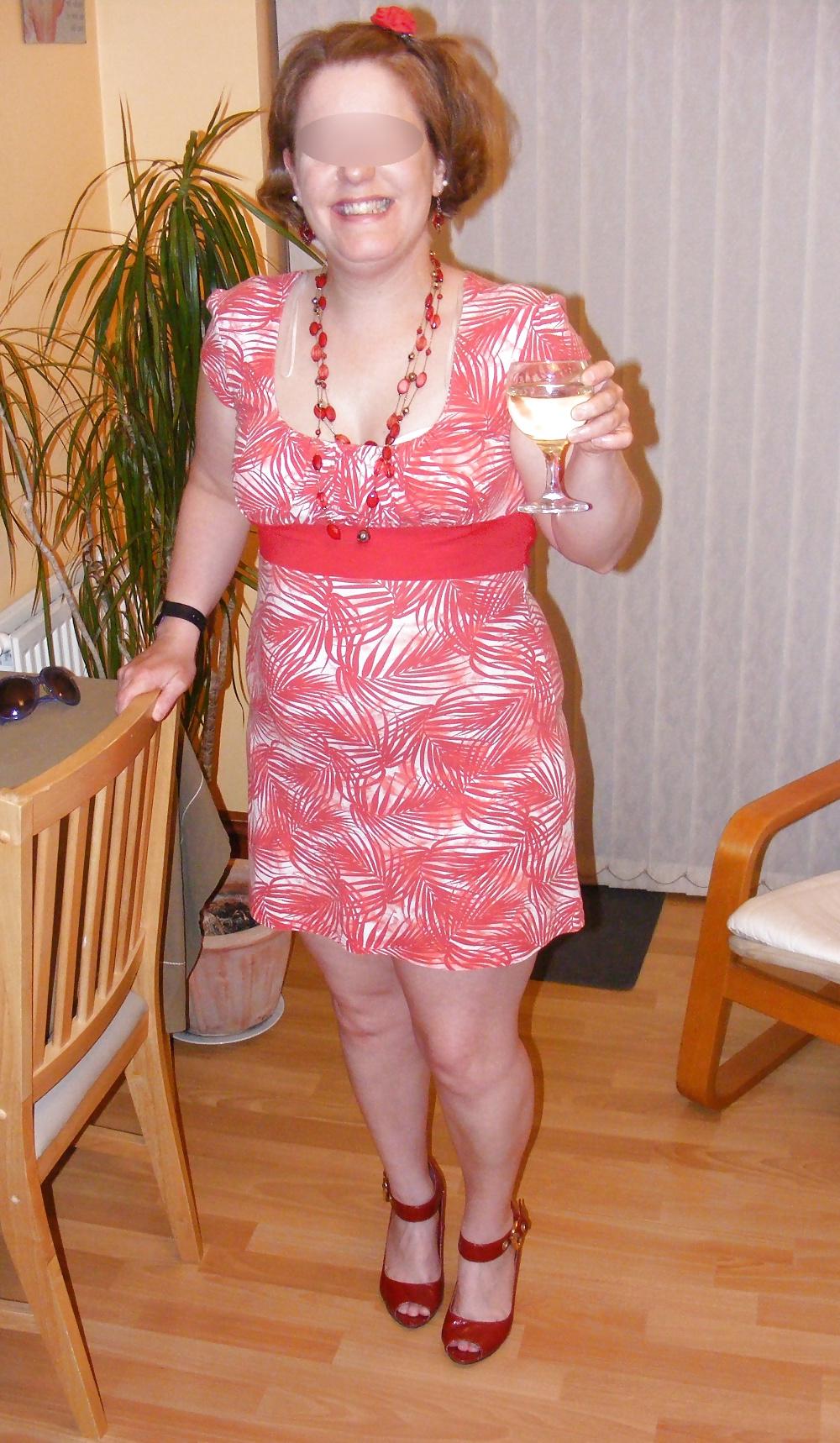 25P Slutty secretary with her cucumber