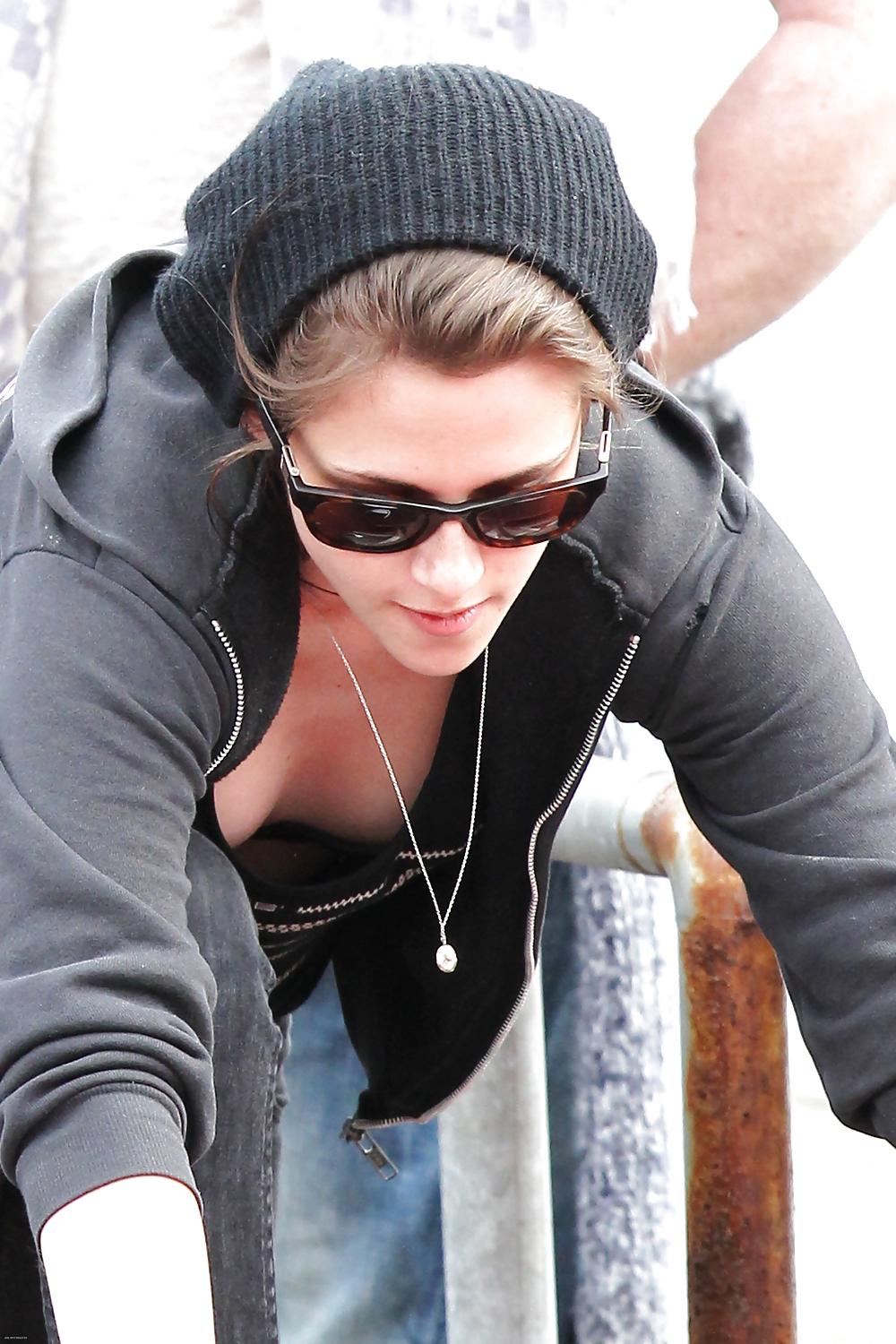 10P Top10 Celebrity Downblouse