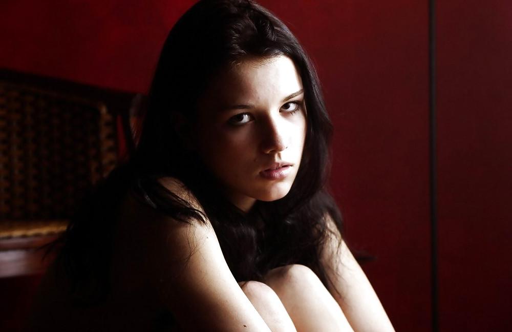 25P Brunette Mona posing (with her sister in a few pics)
