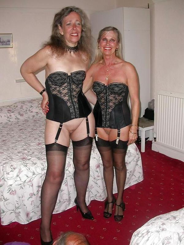 19P MATURE LADIES POSING 1