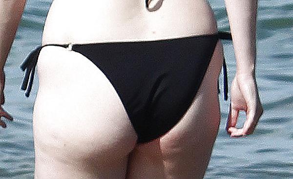 25P Thong and g string bikini ass exhibitionist