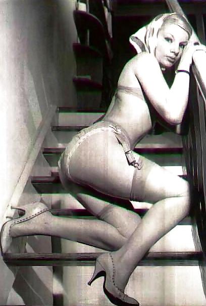 17P KEY - Vintage 08  Suspender Belt & Straps