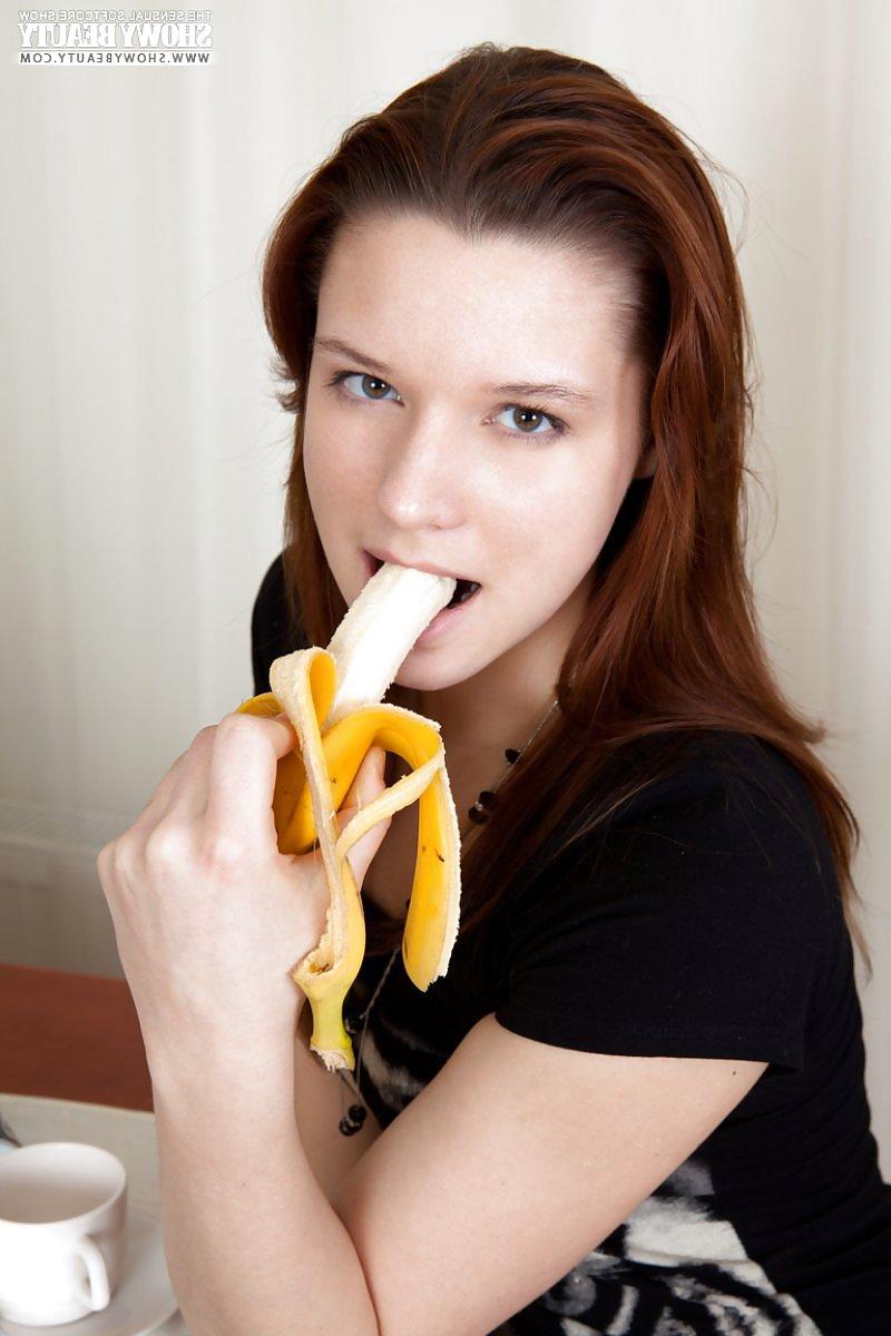 22P Banana Girls