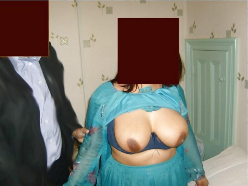 11P Sexy Pakistani Punjabi Milf Threesome