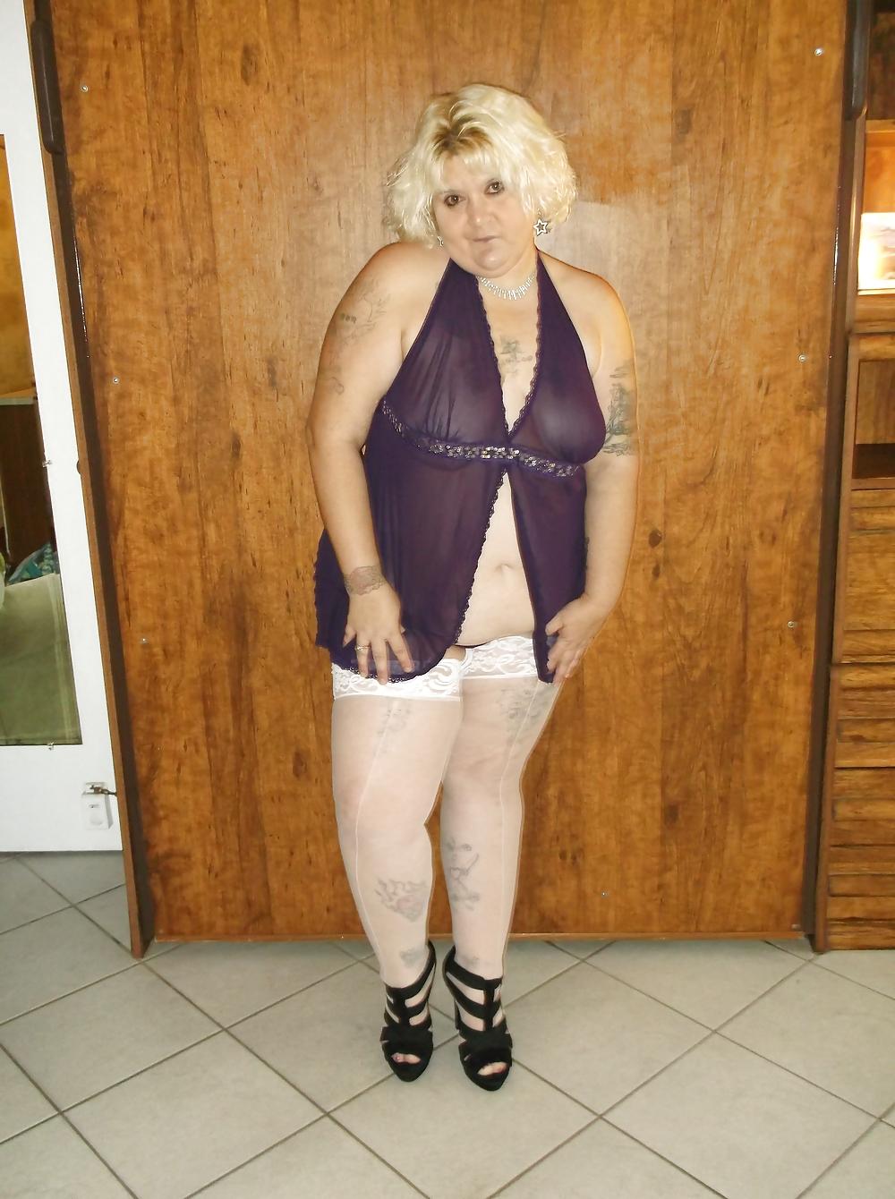 25P Granny  posing in purple