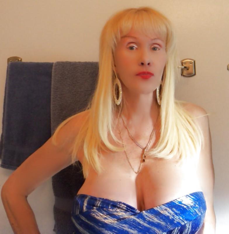 24P Fake Tit GILF