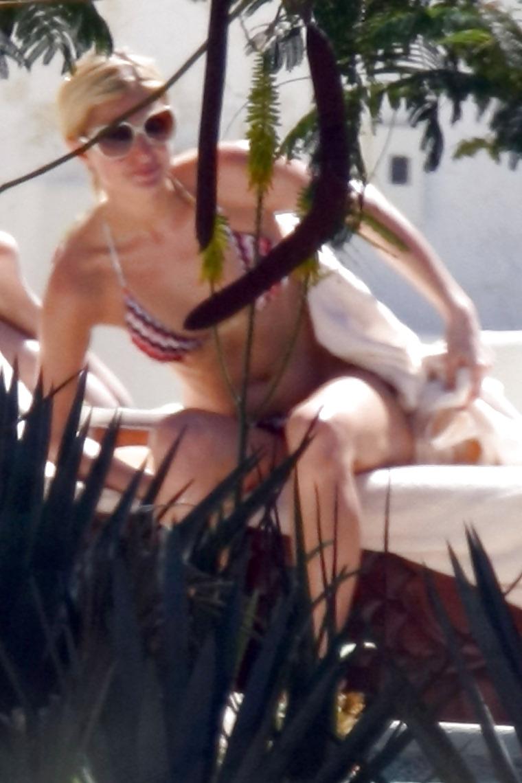 7P Paris Hilton Topless Sunbathing in Mexico 