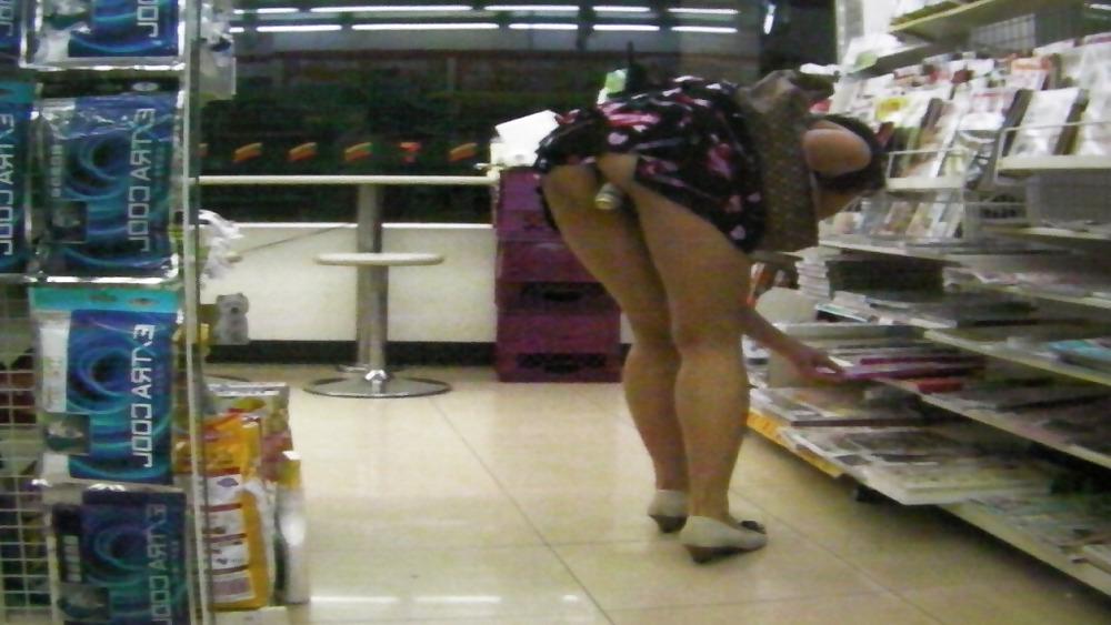 25P Taiwan wife public pussy bottle insertion