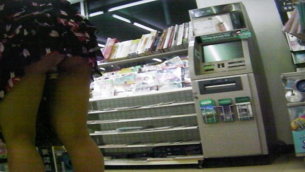 25P Taiwan wife public pussy bottle insertion