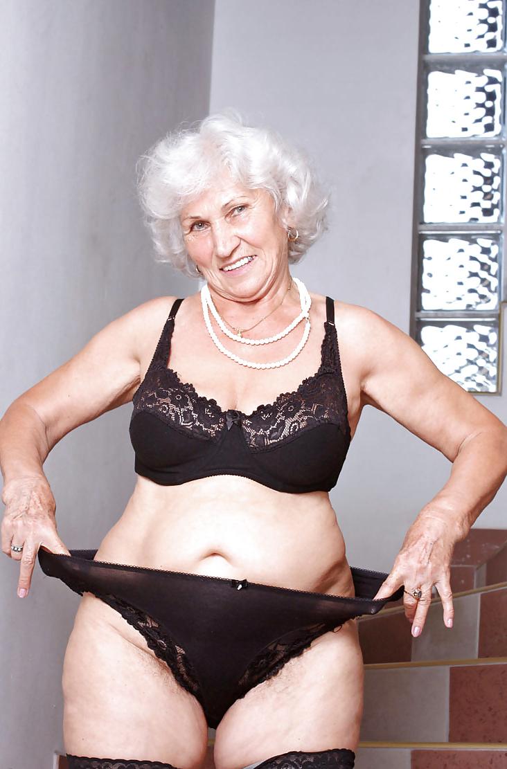 15P Grannies posing