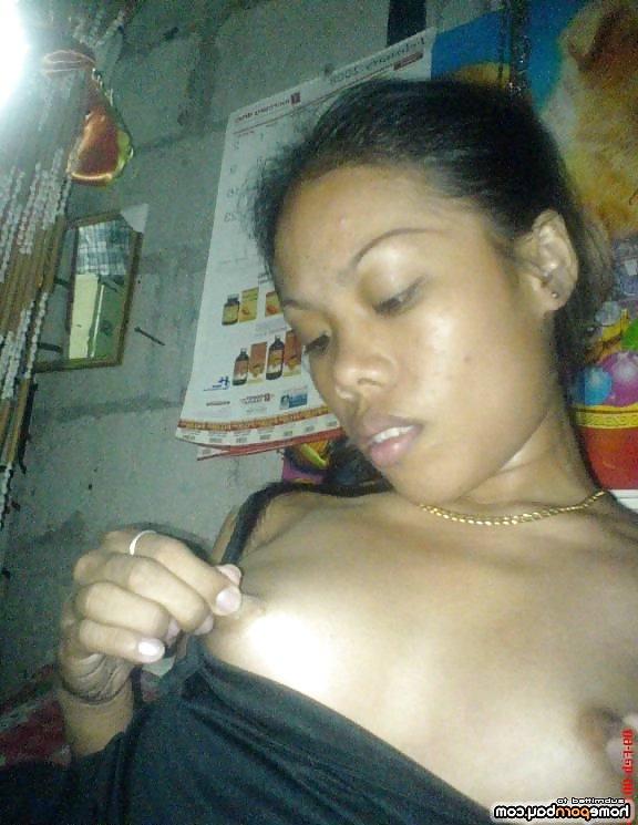 22P Cute ghetto babe posing