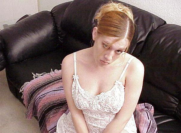 25P Pregnant blonde Heidi posing
