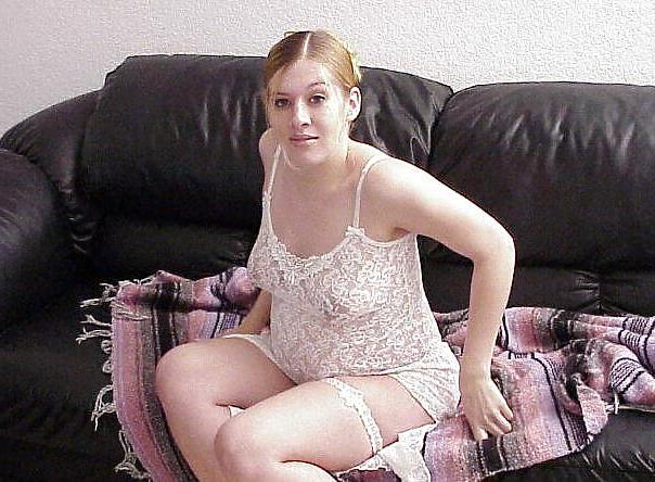 25P Pregnant blonde Heidi posing