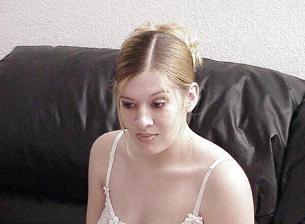 25P Pregnant blonde Heidi posing