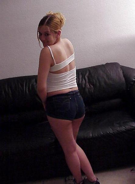 25P Pregnant blonde Heidi posing