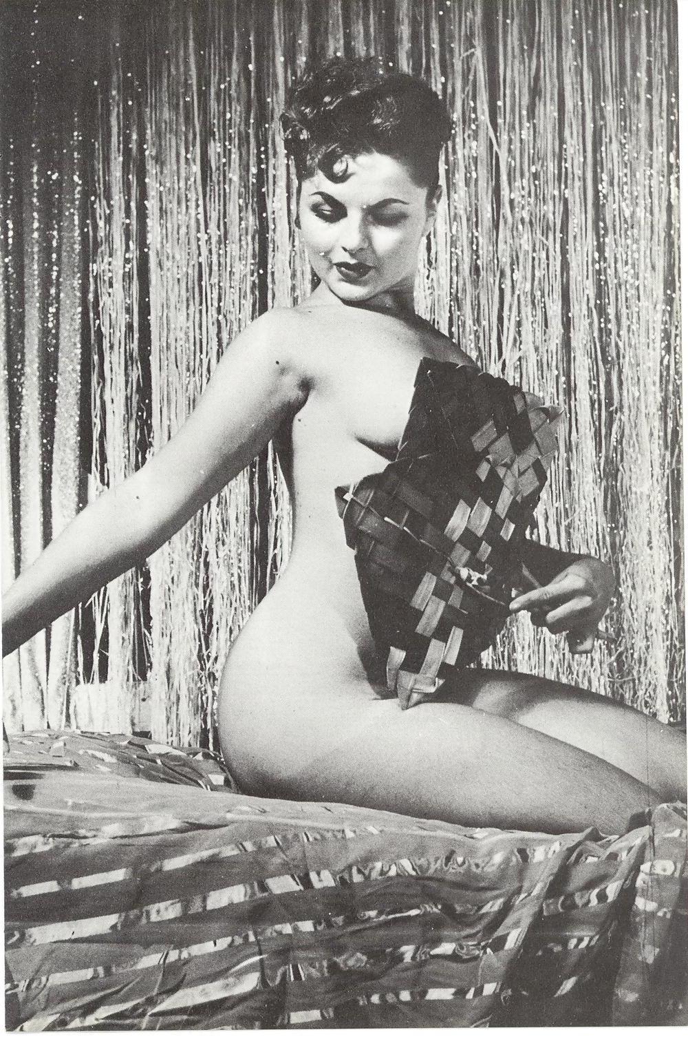 25P Vintage Magazines Introducing No2 Bobbie