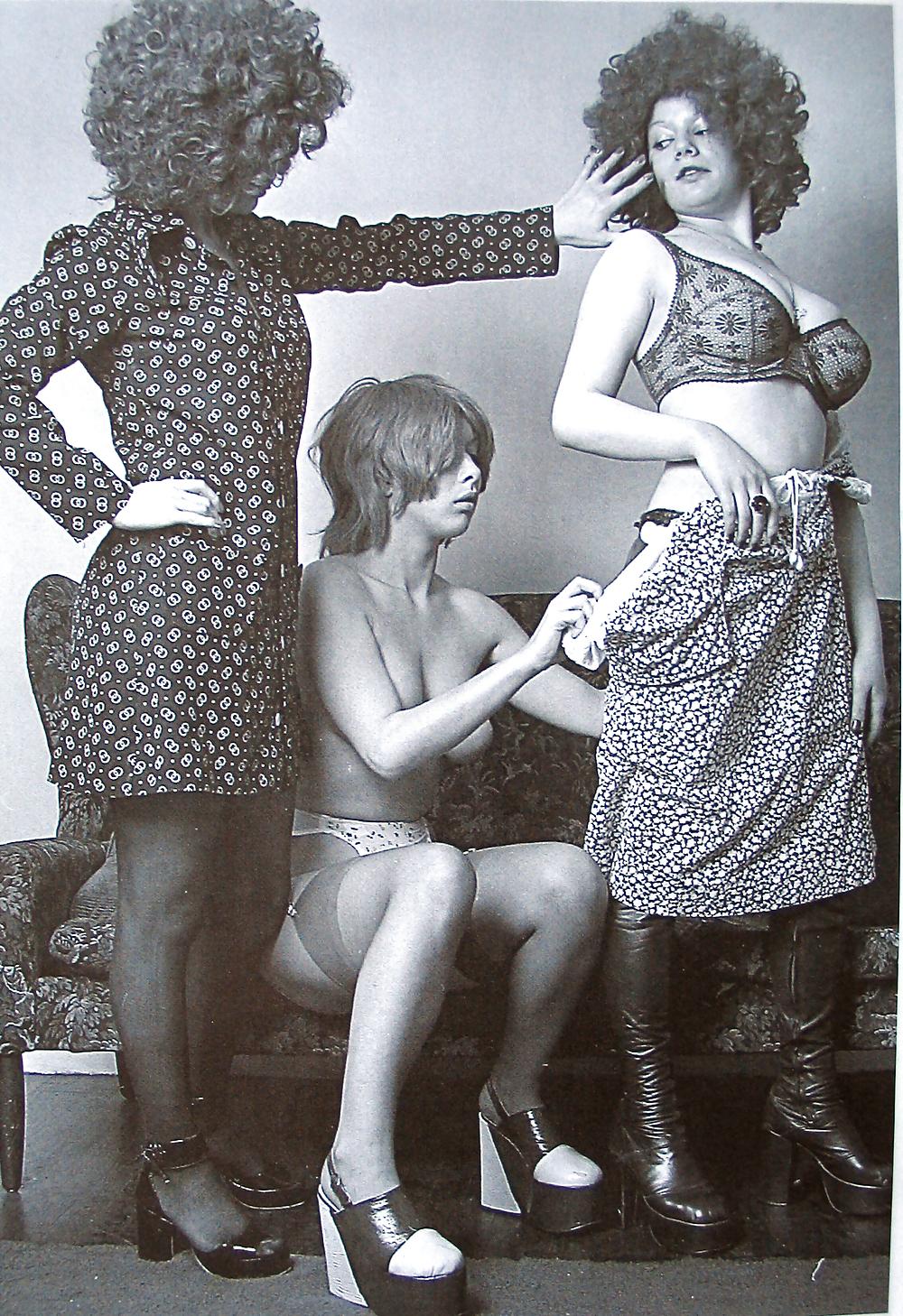 25P Odd vintage girlie pictures